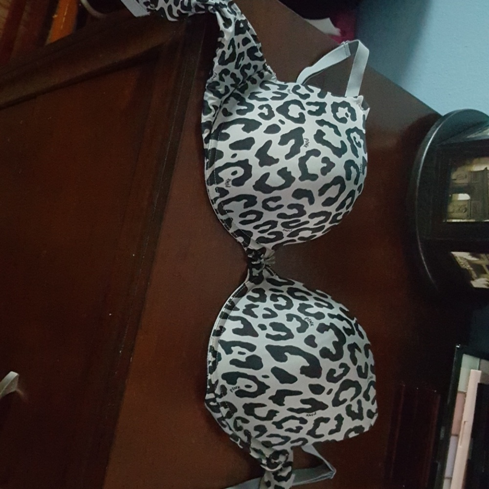 Victoria's Secret convertible to strapless bra